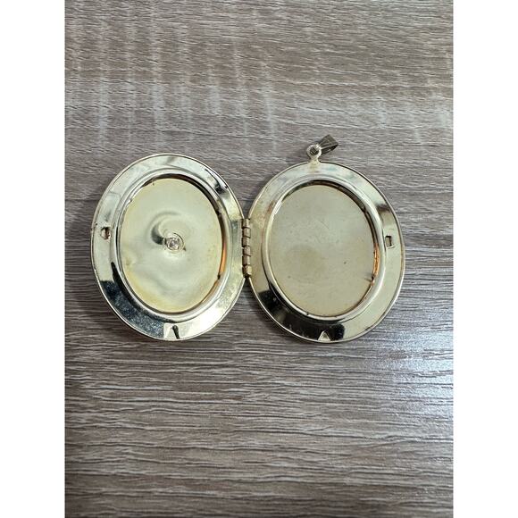 Vintage Sarah Coventry‎ Oval Locket Gold Tone Pendant 80s Chunky Statement Piece - Picture 3 of 8